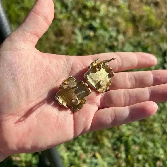 4/$50 D’Orlan gold clip on vintage earrings for earlobe - Picture 6 of 7